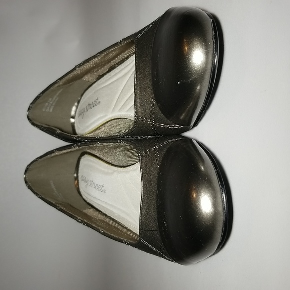 Quilted Shimmer heeled dress shoe. - Picture 3 of 13